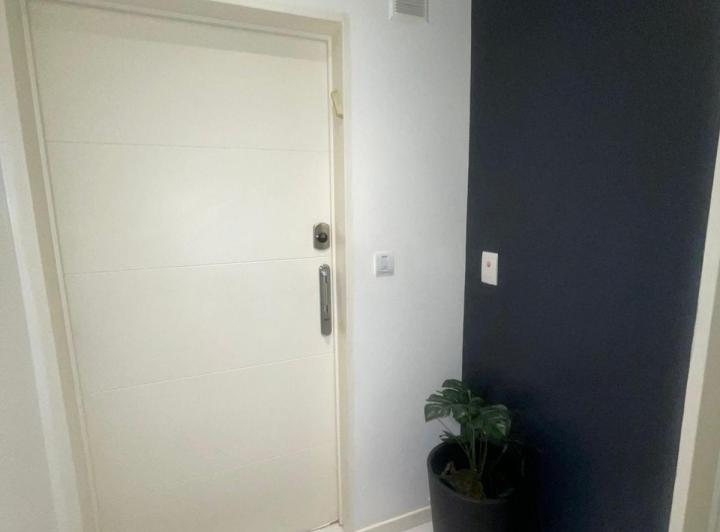 Hermoso Piso de 5 Amb. C/Dep. 170 m2.  Con 2 Cocheras.  Av. Boyaca 500- 2