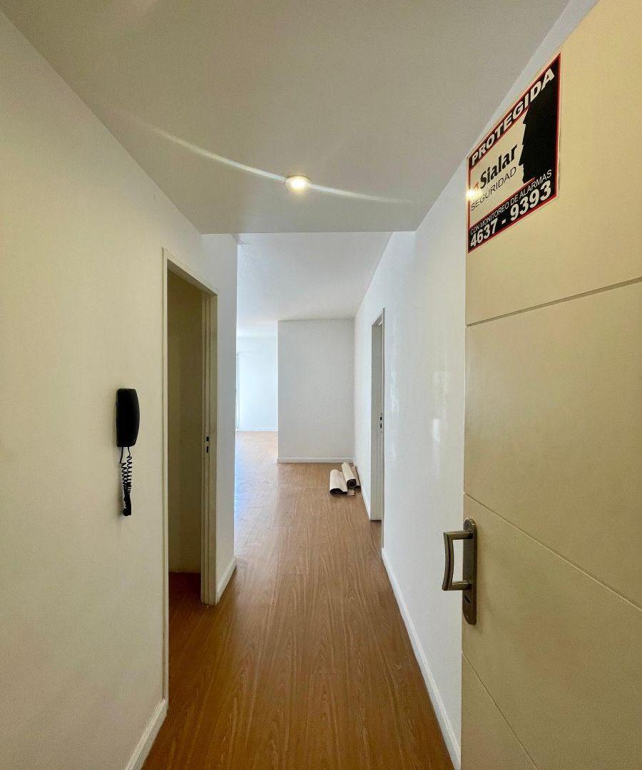 Foto de Excelente Oficina 75 m2 con patio de 120m2 ,en Plena Zona Comercial, imagen 4