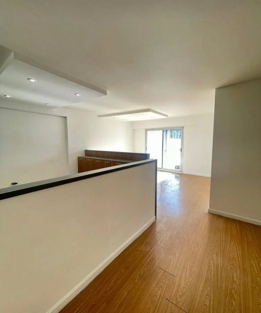 Excelente Oficina 75 m2 con patio de 120m2 ,en Plena Zona Comercial Avellaneda 2