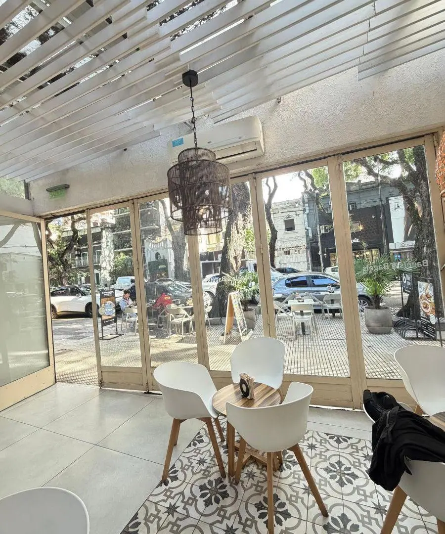 Hermoso Local de 160 m2 en Av. F. Lacroze y 11 De Septiembre 5