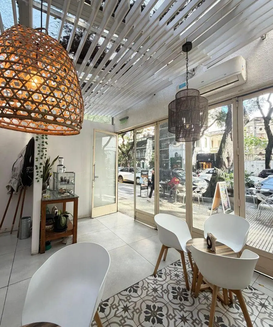 Hermoso Local de 160 m2 en Av. F. Lacroze y 11 De Septiembre 4