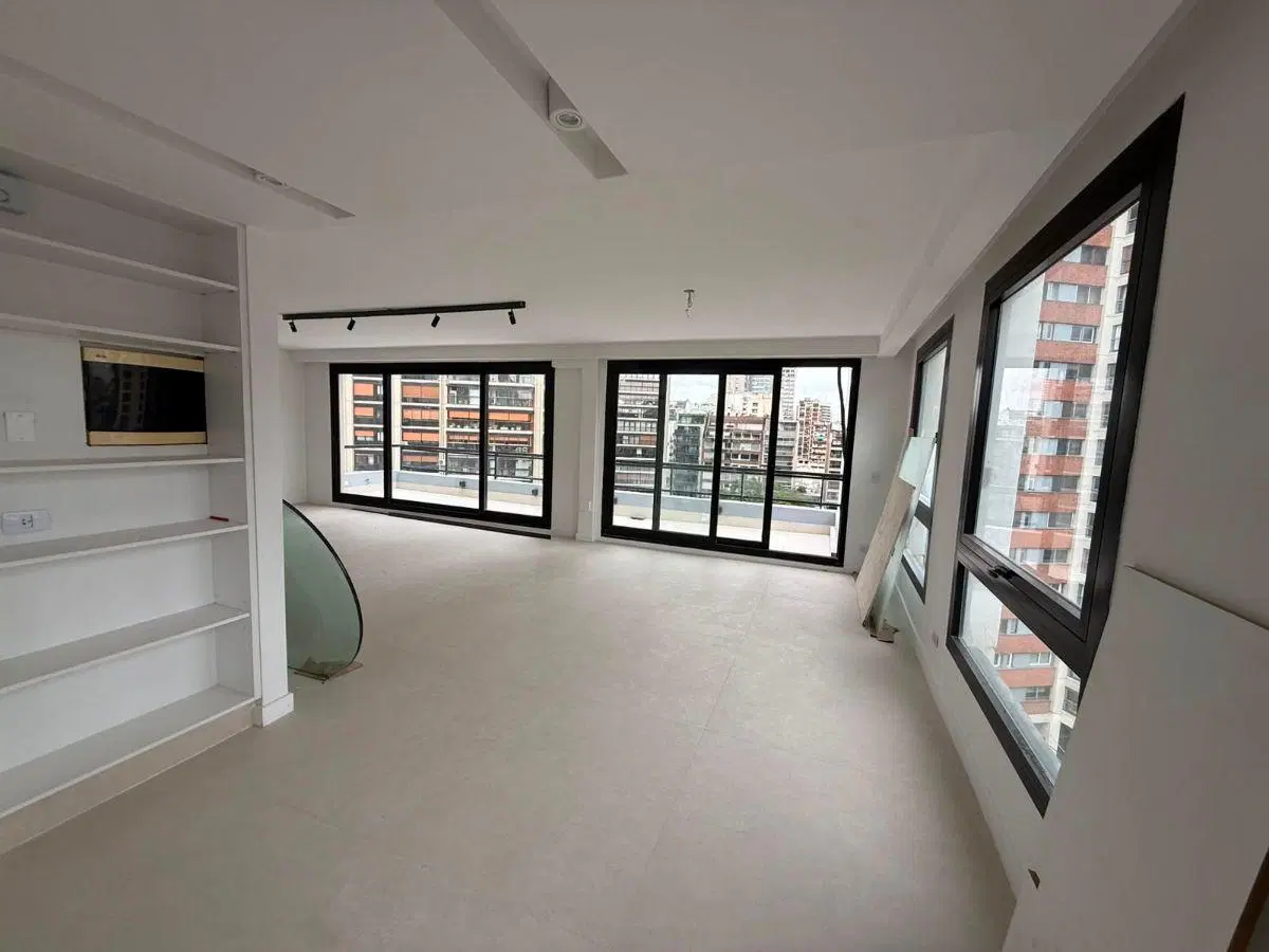 EXCELENTE DEPARTAMENTO A ESTRENAR 4 AMB AL FRENTE. 3