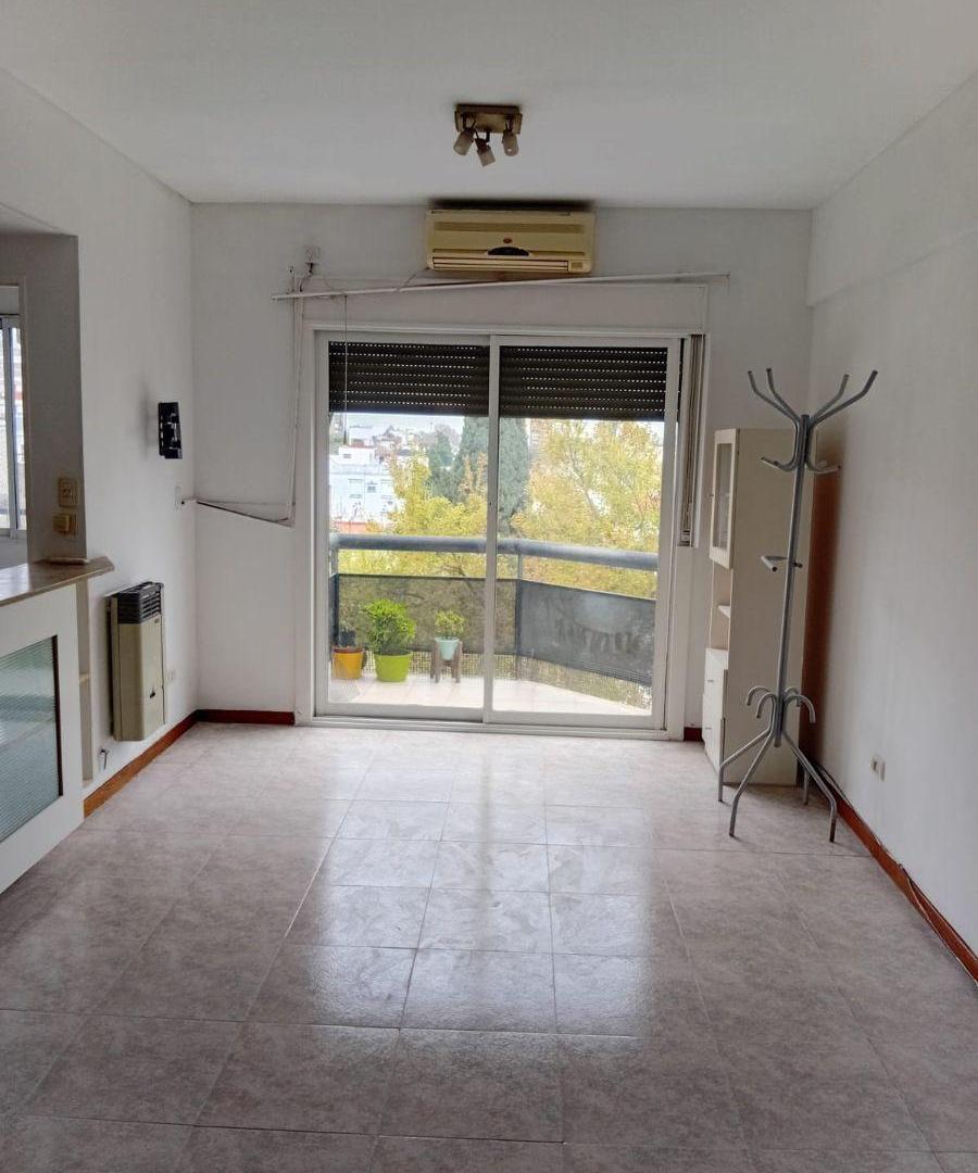 Foto de Hermoso departamento muy luminoso 2 amb c/balcon en alquiler en, imagen 1