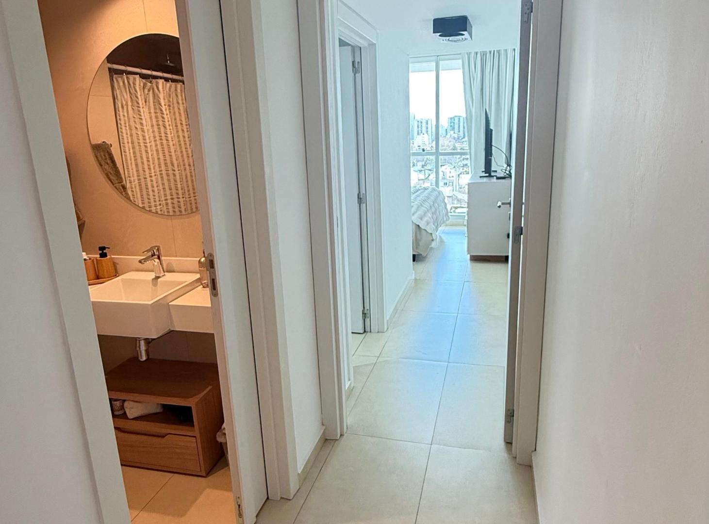Foto de Hermoso Departamento 3 Amb. C/cochera y full amenities. Crisólogo, imagen 3