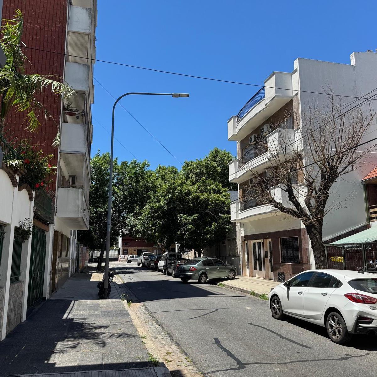 Venta Casa en Villa del Parque de 3 Pisos Más 3 Phs con Entrada Individual - Venta en Block 2