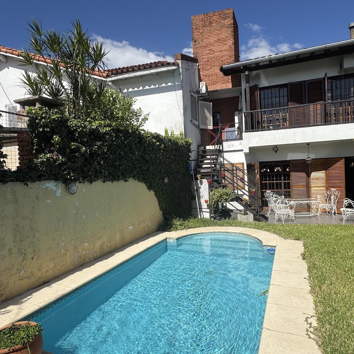 Casa en Venta Saavedra 4 Dorm. 2 Escritorios Pileta 5