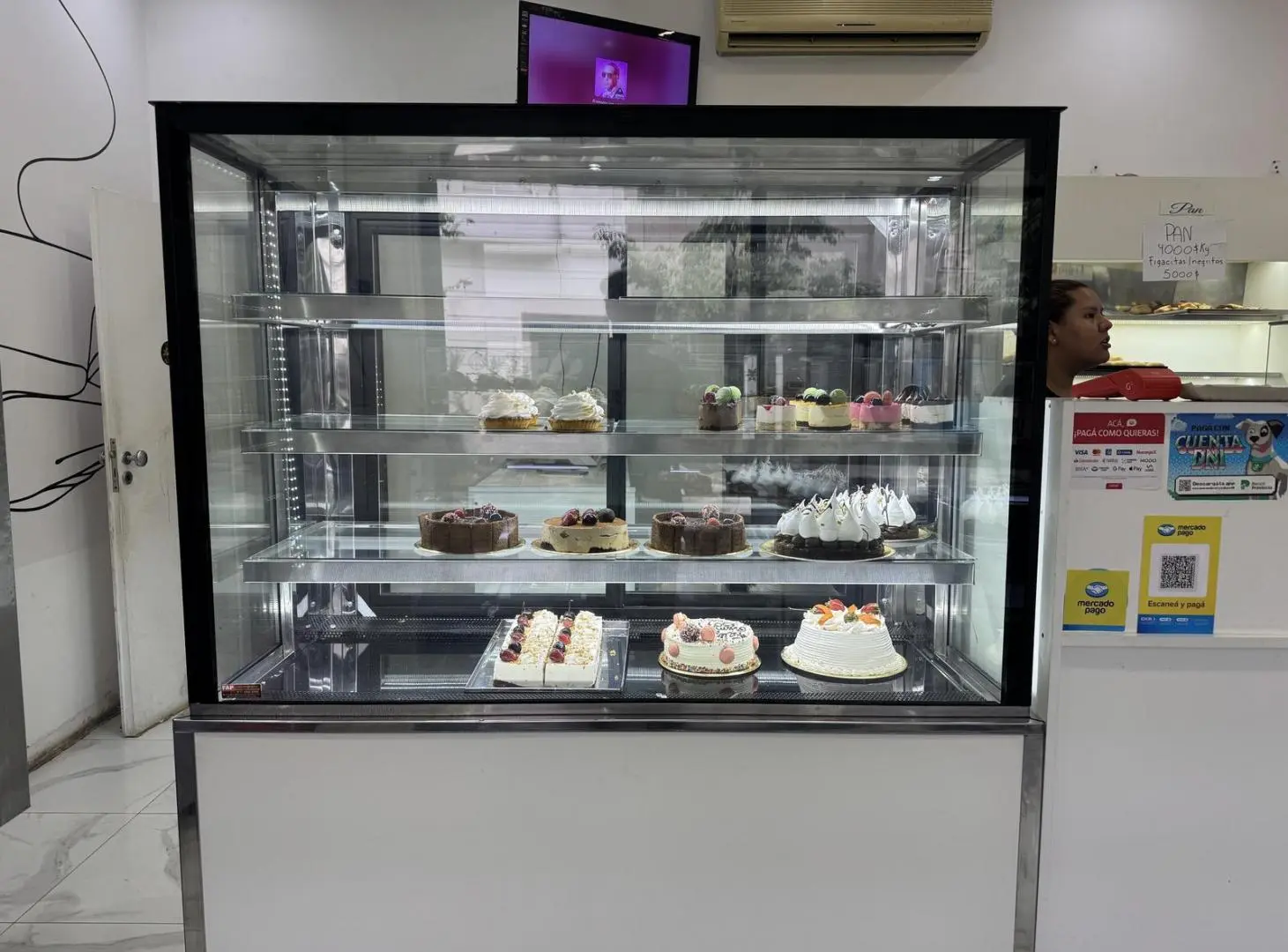 Local en venta o alquiler con fondo de comercio en San Telmo a media cuadra de Av Garay 3
