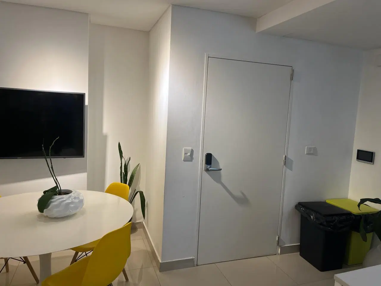 3 ambientes de categoría a la venta en Blvd. Olleros - Unidad contrafrente - SIN cochera. 1