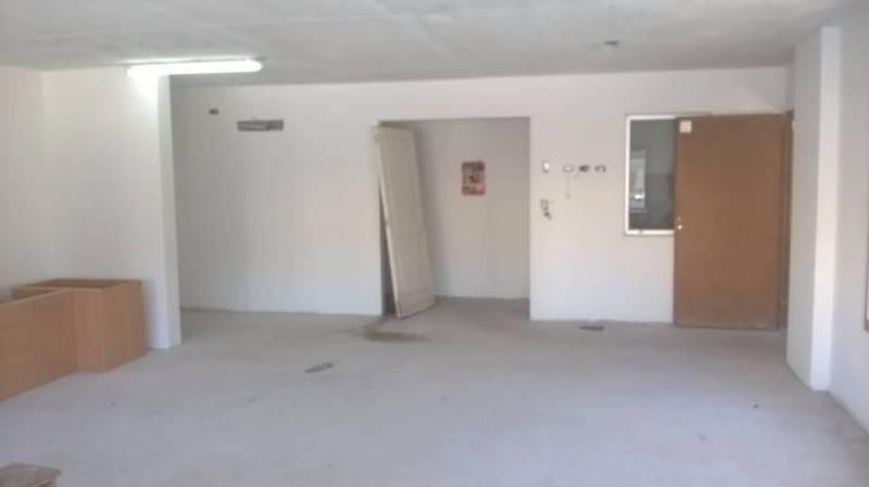 Excelente edificio a estrenar , con local al frente más 2 pisos de oficinas