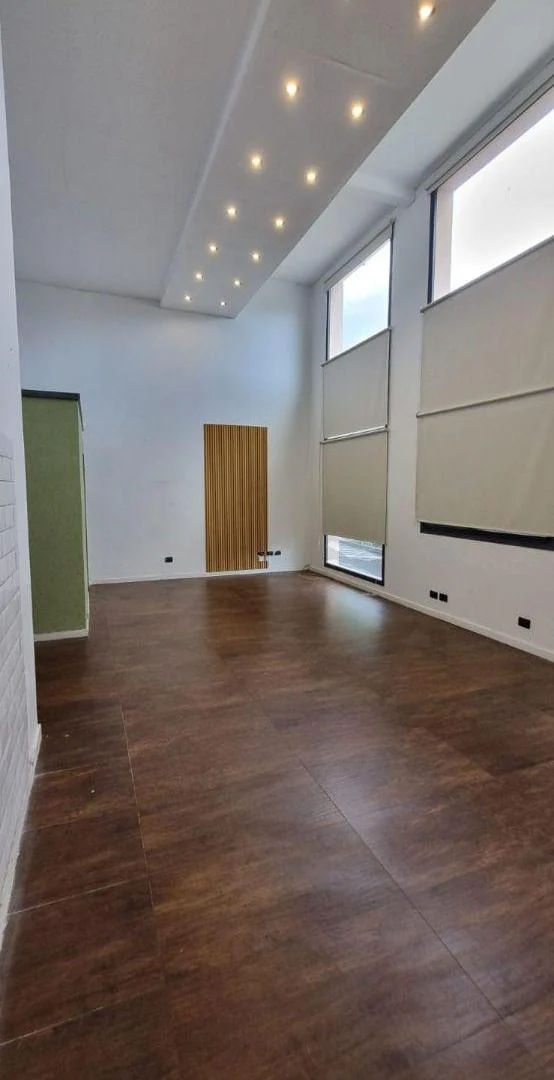 Foto de EXCCELENTE OFICINA COMERCIAL, ZONA COLEGIOS Y COMERCIOS DE ZONA, imagen 3