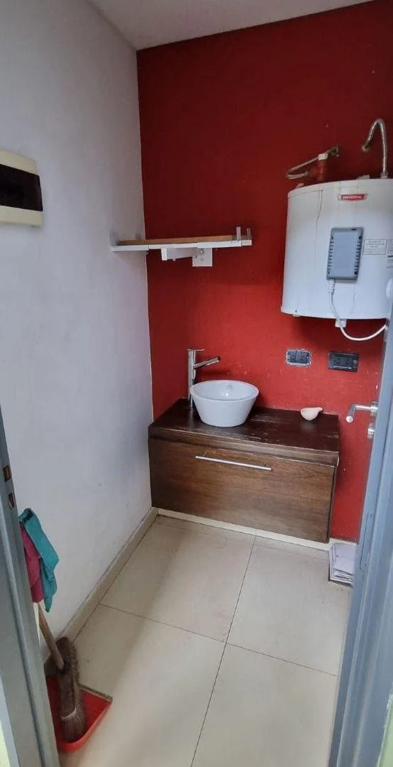 Foto de EXCCELENTE OFICINA COMERCIAL, ZONA COLEGIOS Y COMERCIOS DE ZONA, imagen 5