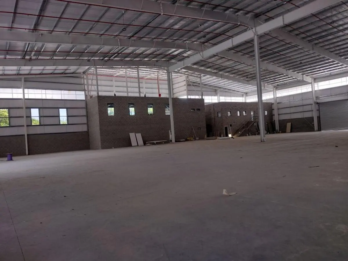 NAVE INDUSTRIAL TRIPLE A, CON SALIDA A CUATRO CALLES A ESTRENAR 1
