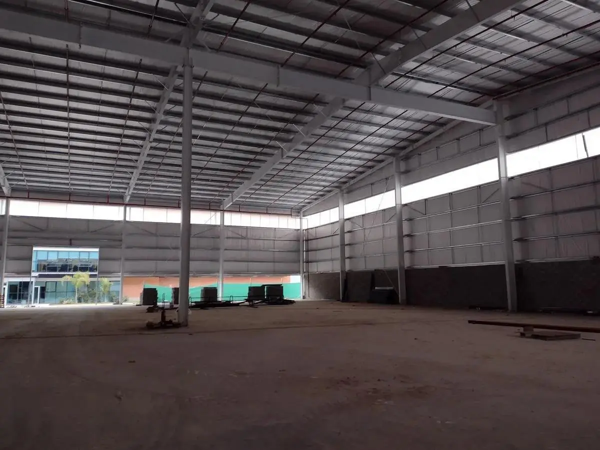 NAVE INDUSTRIAL TRIPLE A, CON SALIDA A CUATRO CALLES A ESTRENAR 4