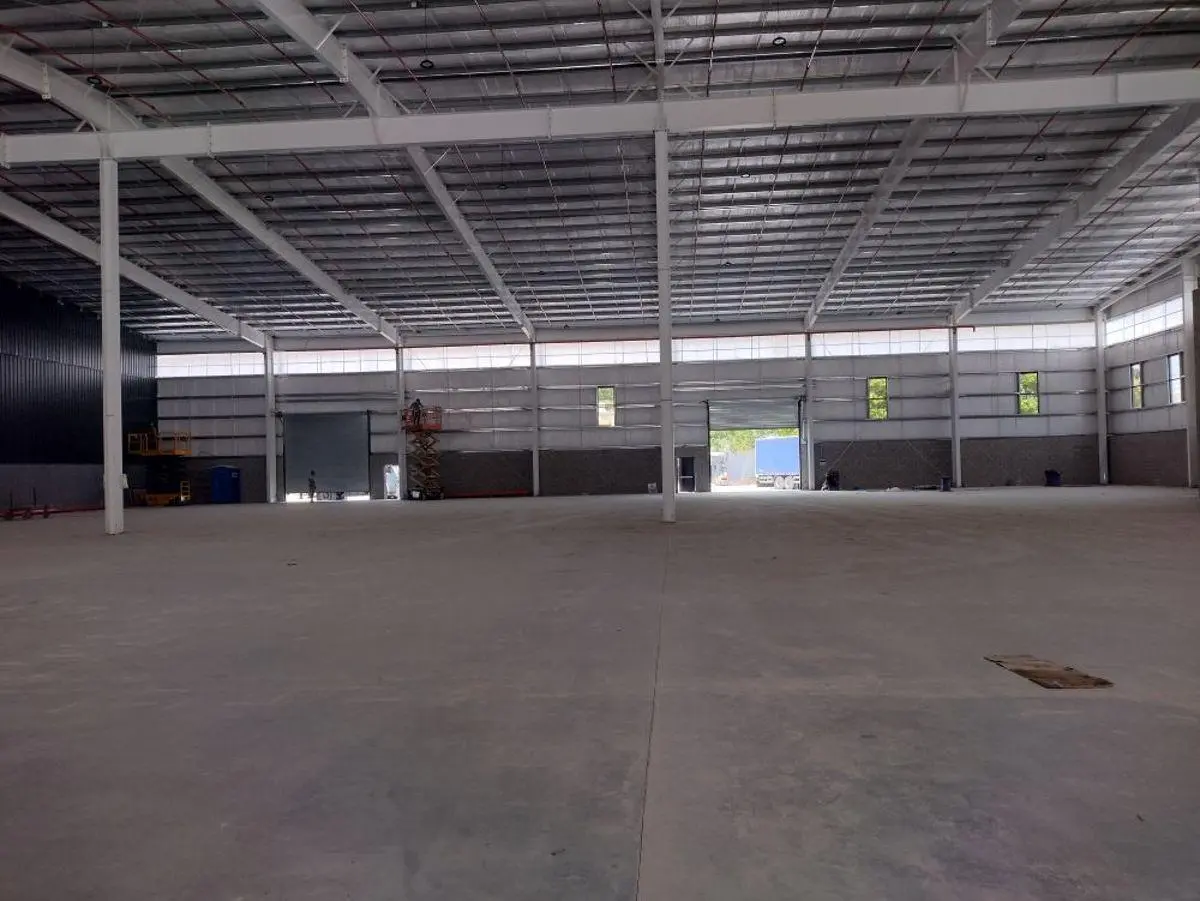 NAVE INDUSTRIAL TRIPLE A, CON SALIDA A CUATRO CALLES A ESTRENAR 2