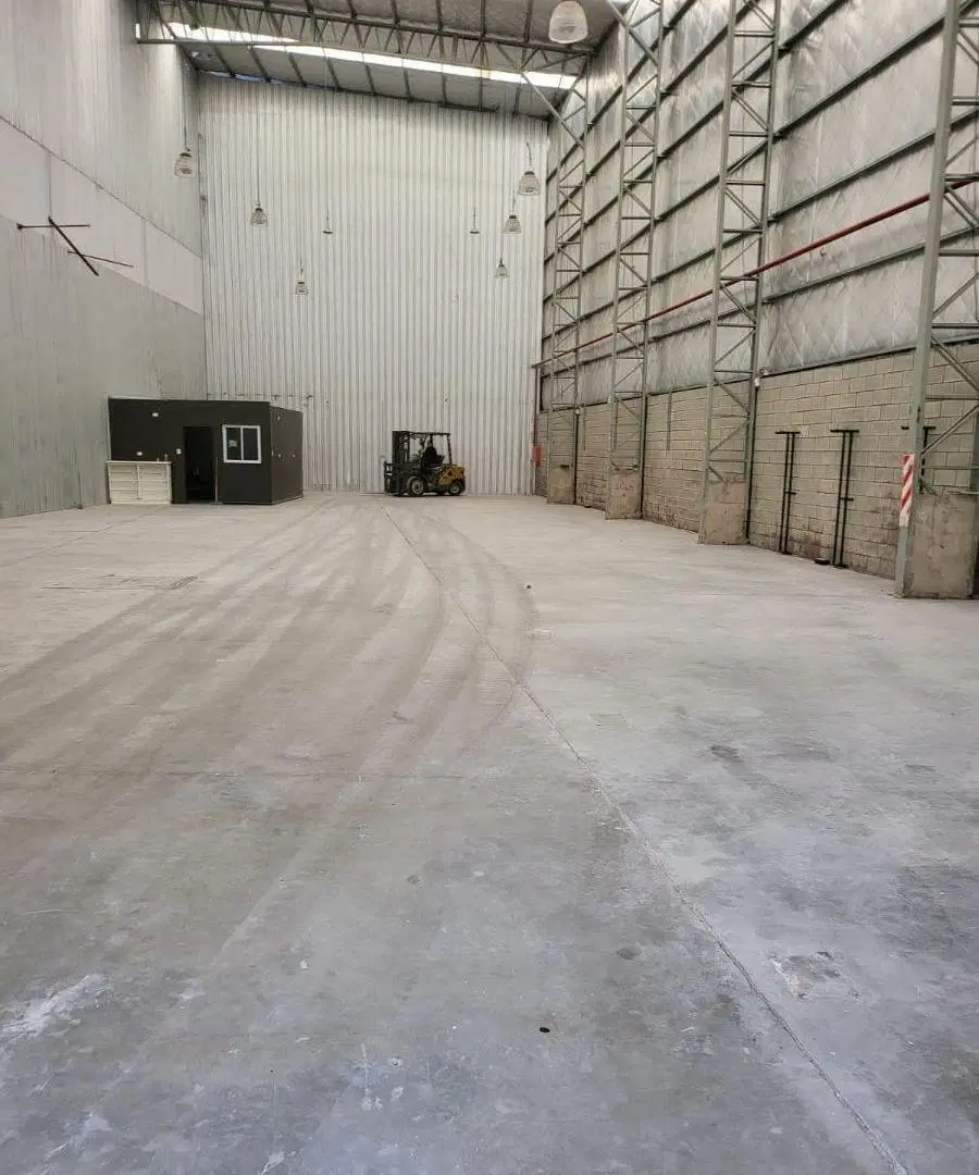EXCELENTE NAVE INDUSTRIAL EN POLO INDUSTRIAL CON VIGILANCIA Y 325 M2 DE OFICINAS 5