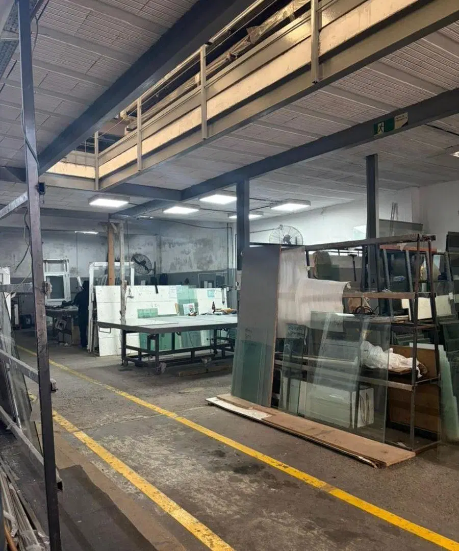 EXCELNTE INMUEBLE INDUSTRIAL CON ENTRADA PARA CAMIONES Y OFICINAS 2