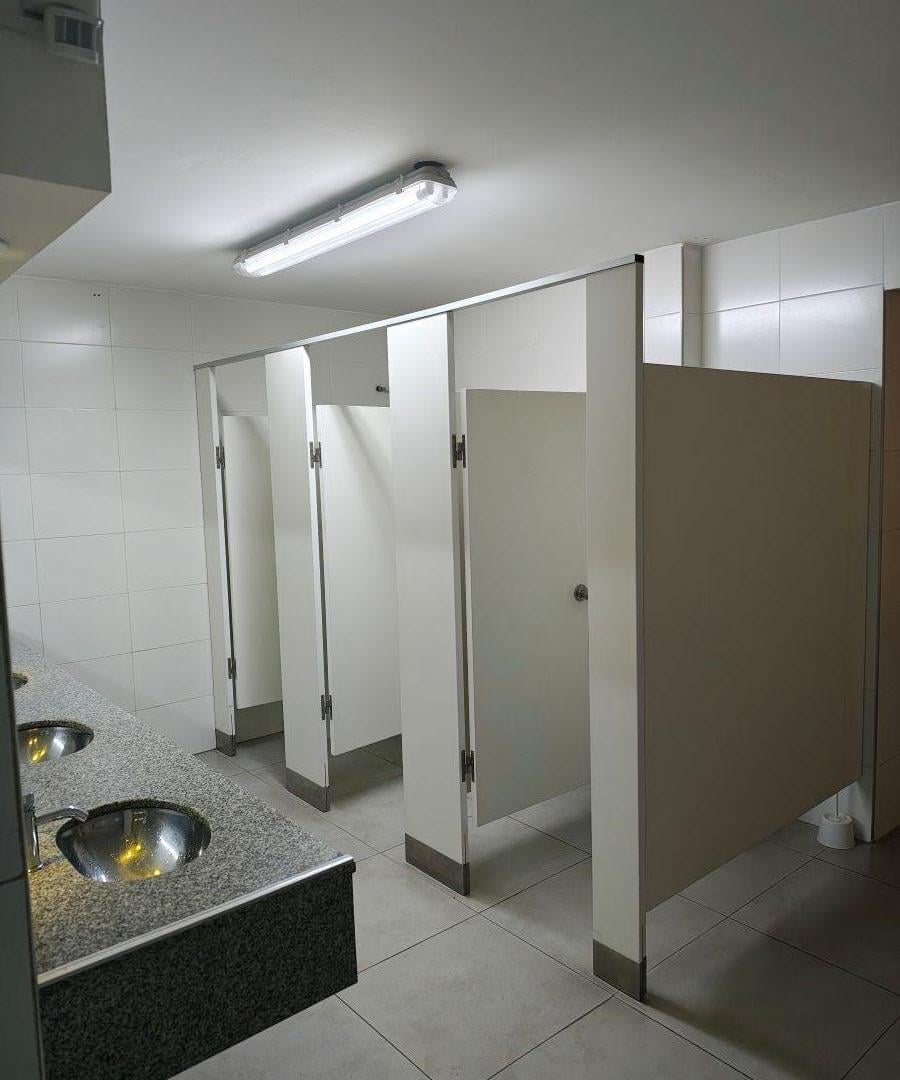 Foto de IMPORTANTE EDIFICO CORPORATIVO DESARROLLADO EN TRES PLANTAS, SOBRE, imagen 1