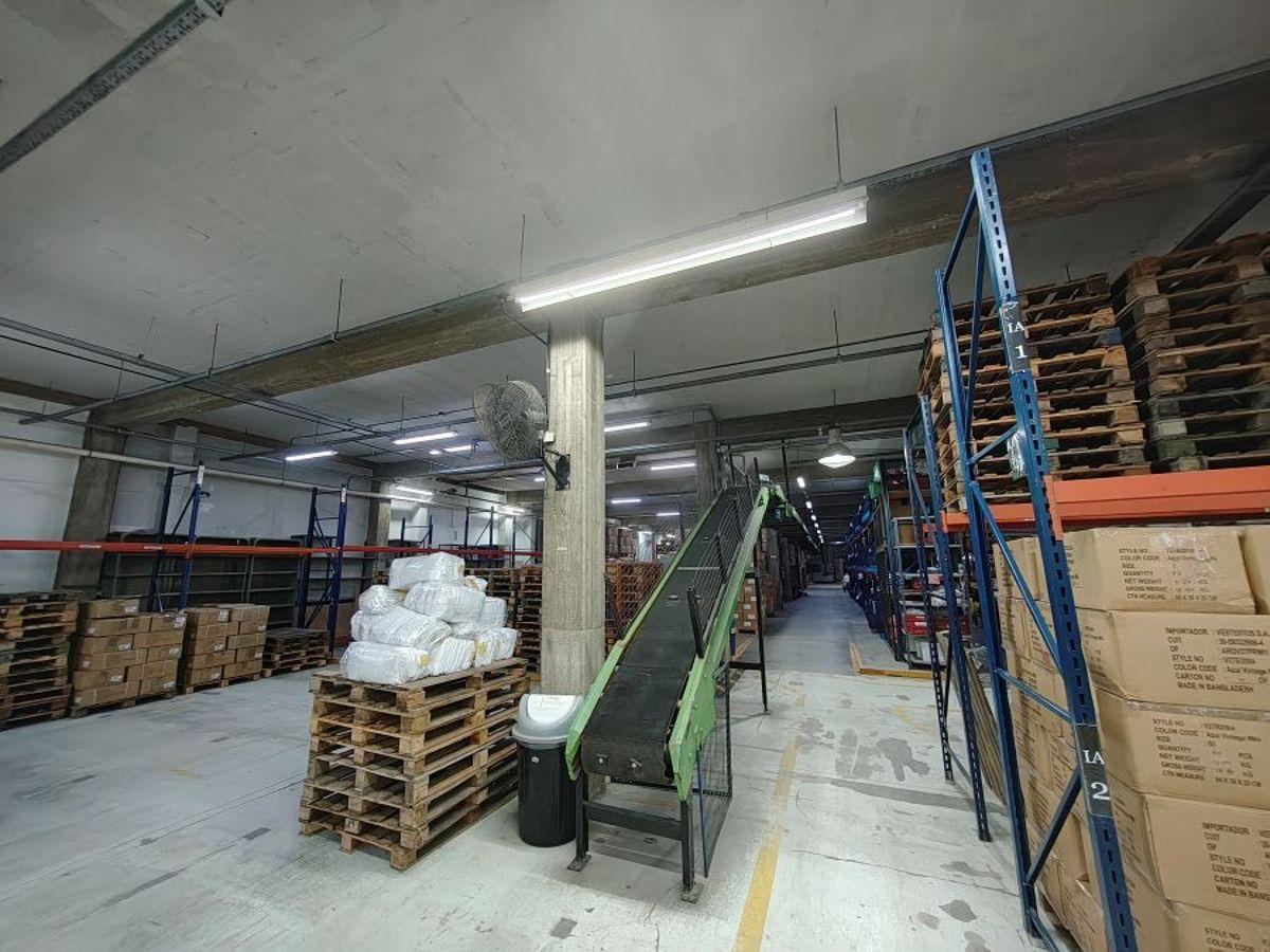 Foto de IMPORTANTE EDIFICO CORPORATIVO DESARROLLADO EN TRES PLANTAS, SOBRE, imagen 4