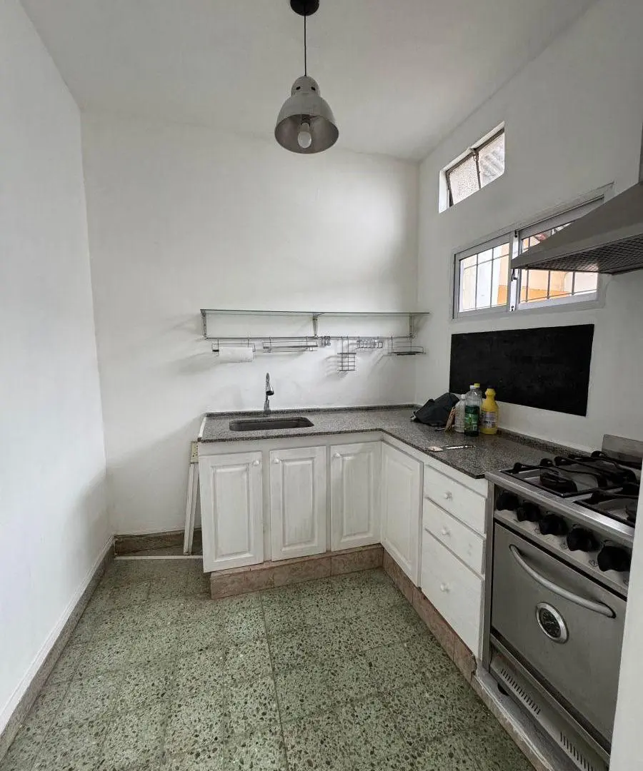 CASA EN VENTA A 200 MTS DE AV. HIPOLITO YRIGOYEN 3