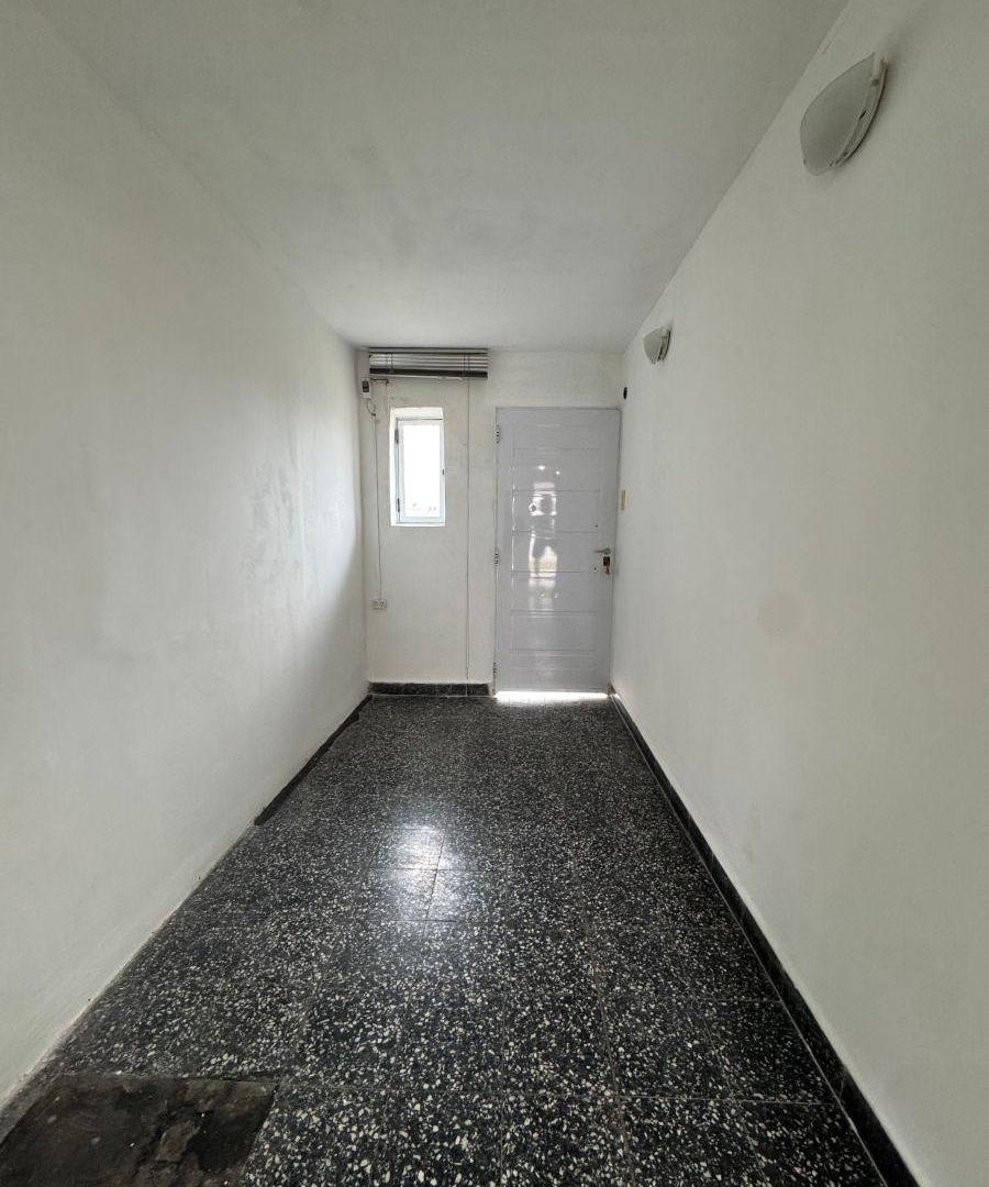 CASA EN VENTA A 200 MTS DE AV. HIPOLITO YRIGOYEN