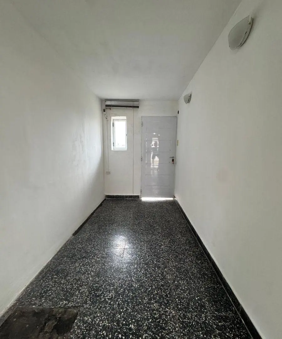 CASA EN VENTA A 200 MTS DE AV. HIPOLITO YRIGOYEN 1