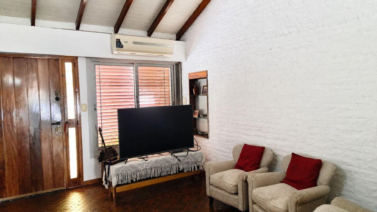 Foto de HERMOSO CHALET EN DOS PLANTA!!! EXCELENTE UBICACION!!, imagen 3