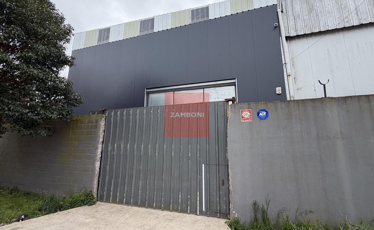 Foto de Galpón en venta en zona industrial, imagen 2