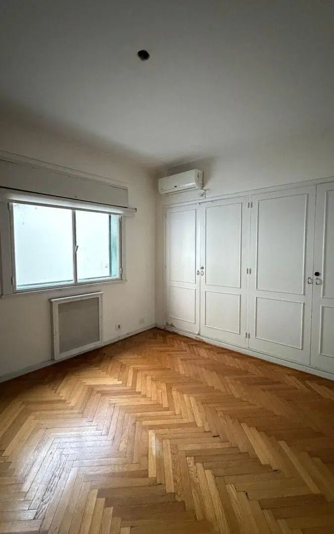 Departamento de 4 dormitorios c/dep y espacio guardacoches en alquiler en Recoleta 3