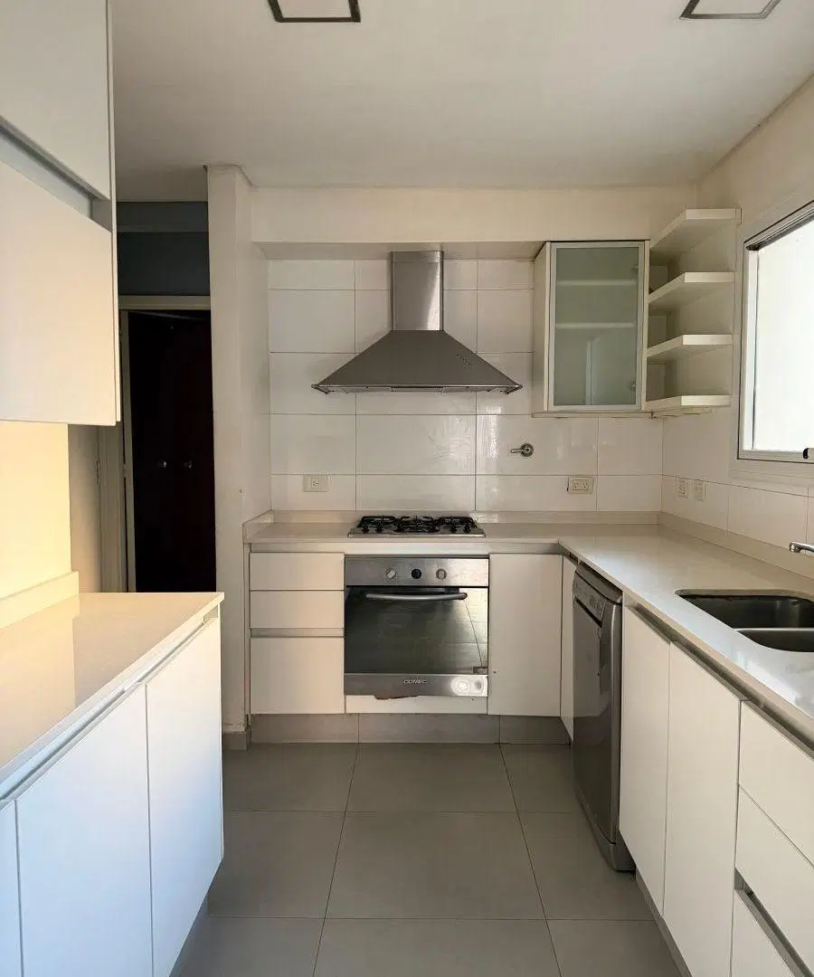 Departamento de 4 dormitorios c/dep y espacio guardacoches en alquiler en Recoleta 8
