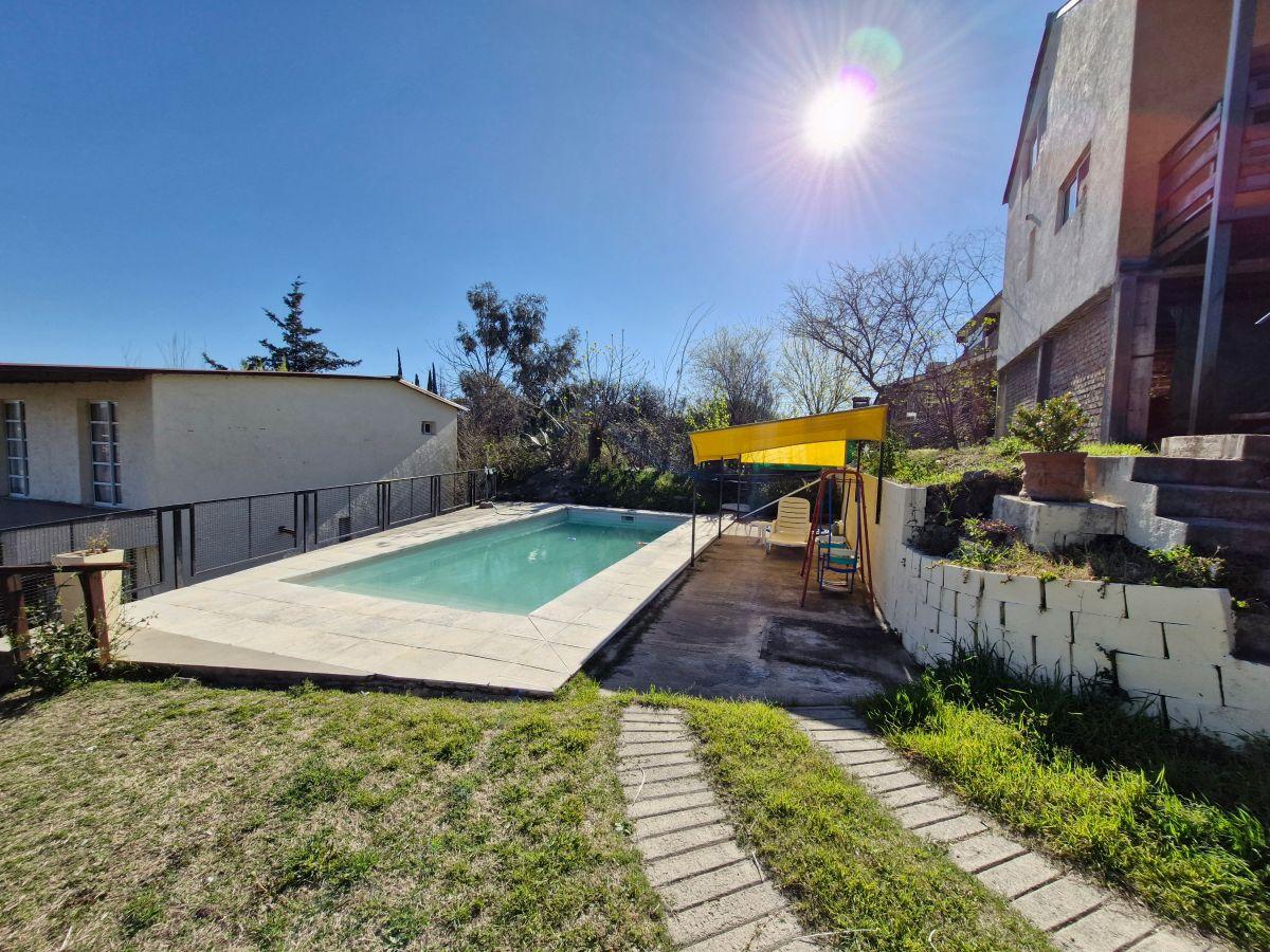 CASA PARA 7 CON PILETA, PATIO, QUINCHO PROXIMA AL CENTRO