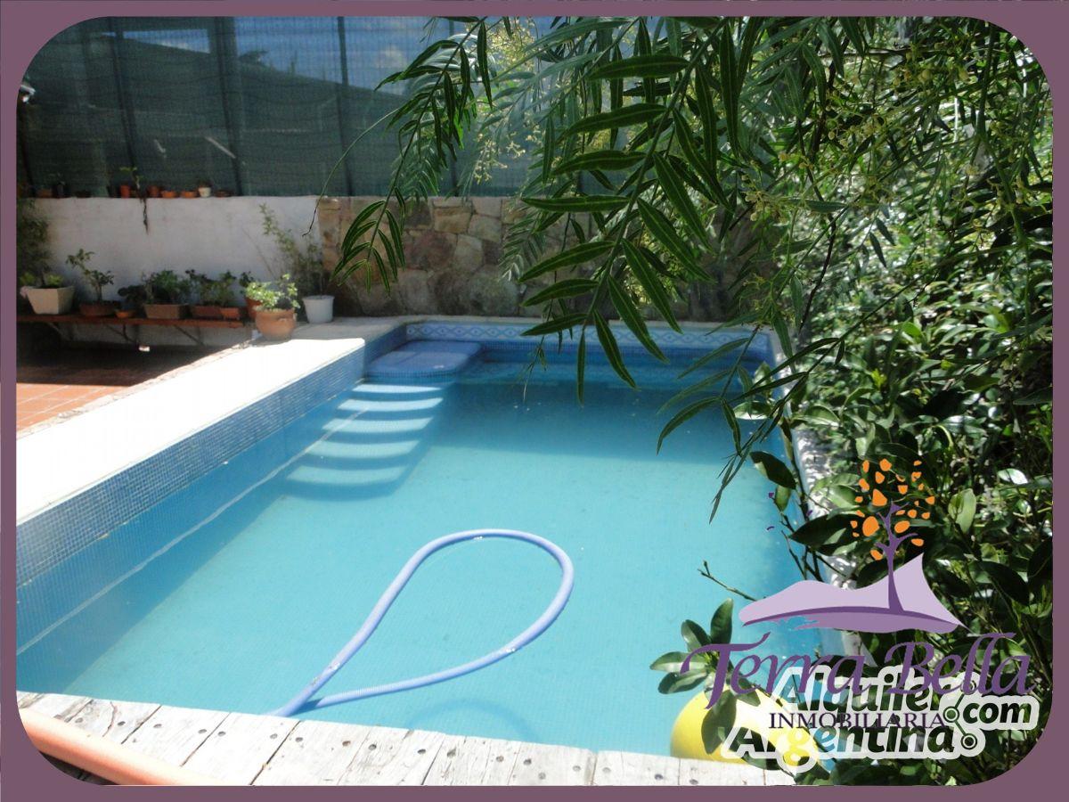 CASA CENTRICA PARA 8 PERSONAS - 3 DORMITORIOS - PISCINA - PARRILLA