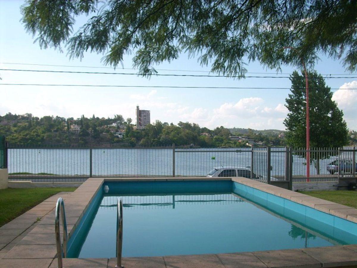 CASA FRENTE AL LAGO, PARA 7 PERSONAS CON PILETA-QUINCHO-PARQUE 3 DORM