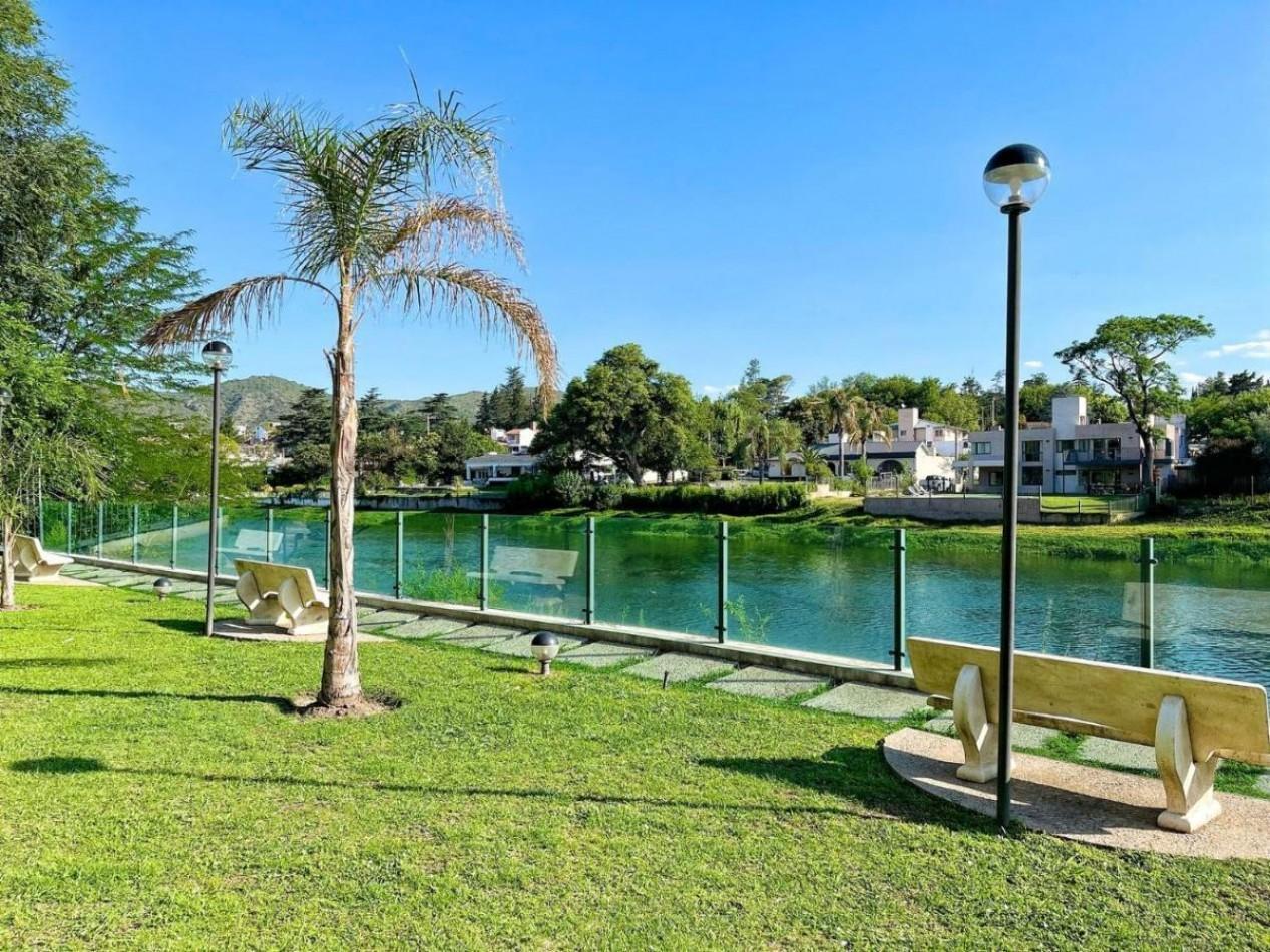 Foto de DEPTO 6 PERS - PILETA CLIMATIZADA - CENTRICO - COCHERA - VISTA AL LAGO, imagen 2