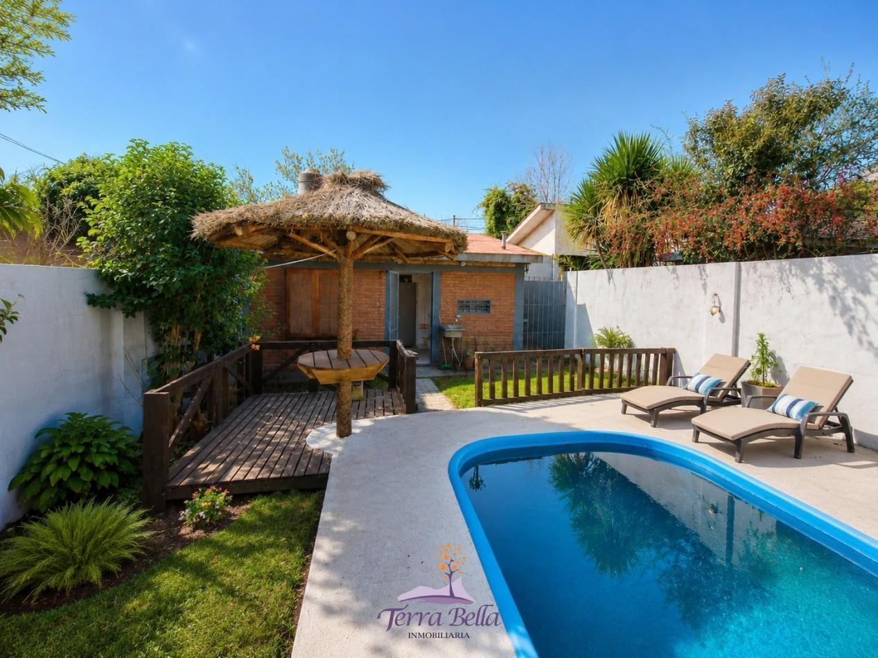 Foto de CASA DE DOS DORMITORIOS CON PILETA, QUINCHO Y COCHERA, imagen 3