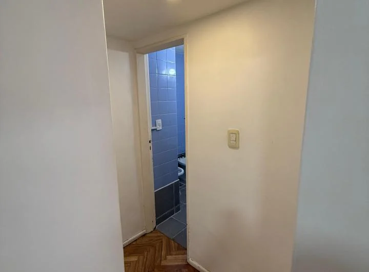 Rivadavia 4500. 2 ambientes.  Interno. Excelente ubicación y estado  1