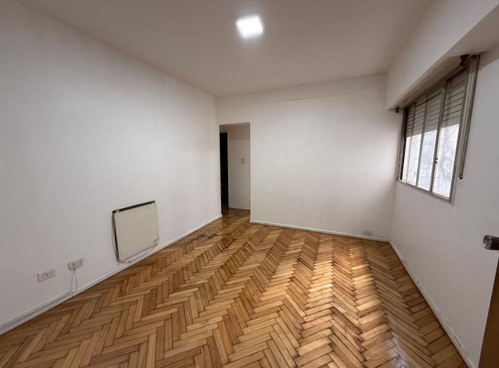 Rivadavia 4500. 2 ambientes.  Interno. Excelente ubicación y estado  2