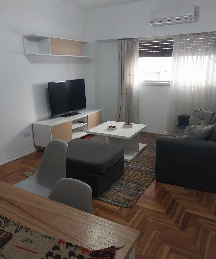 Libertador al 8400. 2 ambientes. Semipiso 44m2 cubiertos. Excelente estado y ubicación. Apto credito 3