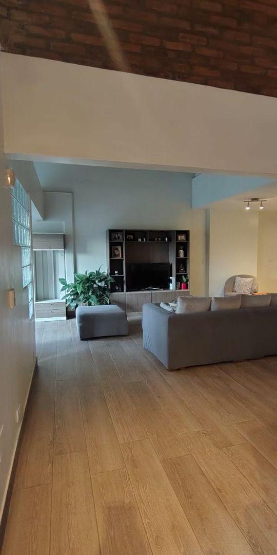 Foto de Excelente piso en duplex!! Hecho a nuevo...4 dormitorios. 3 baños, imagen 1