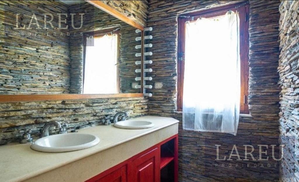 Casa en Venta con renta - Barrio Boulevares