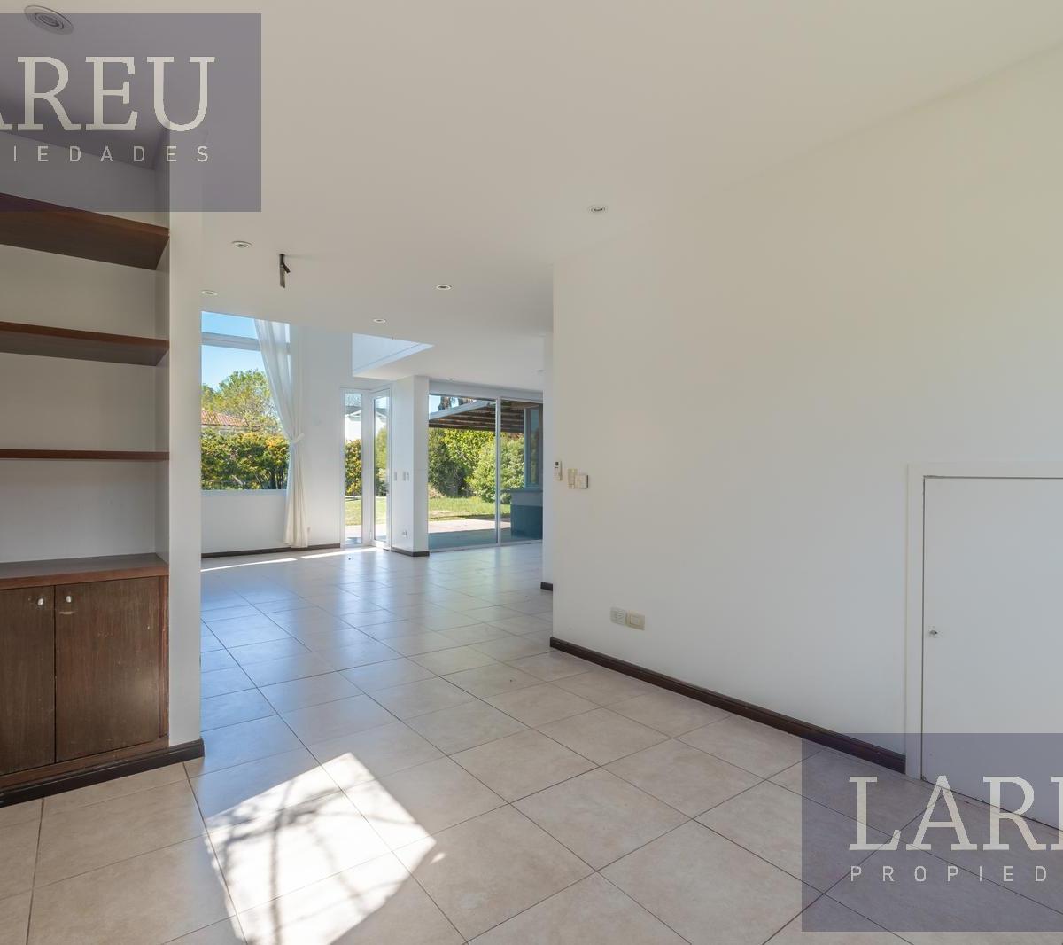 Casa en venta con renta - Barrio Privado Los Tacos