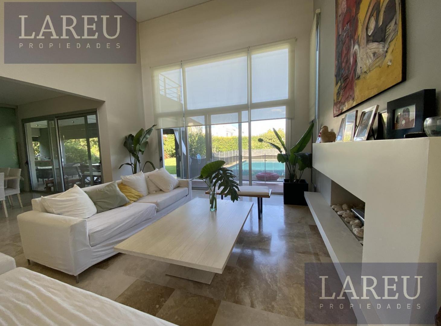 Casa en Venta con renta - en La Lomada De Pilar