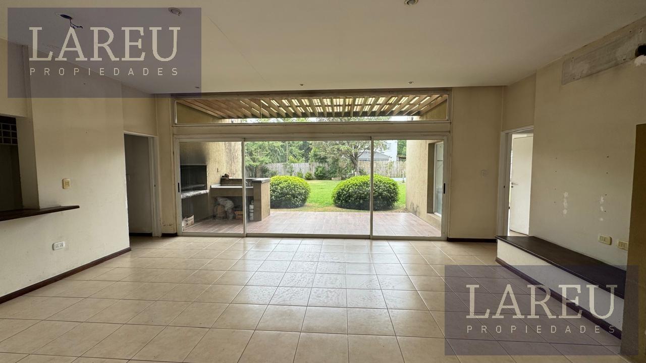 Casa en Venta en el Barrio Privado Roble Joven