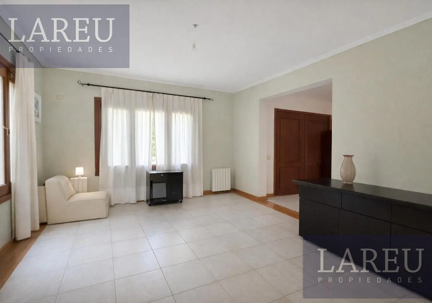 Casa en La Delfina, Pilar 8