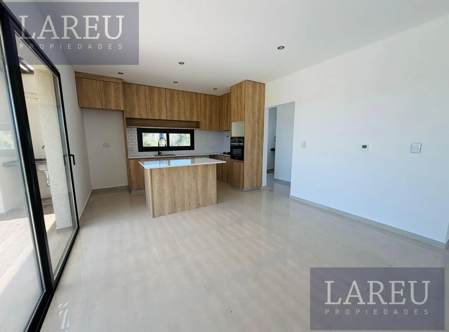 Casa en venta en el Barrio Santa Elisa, Pilar Del Este 1