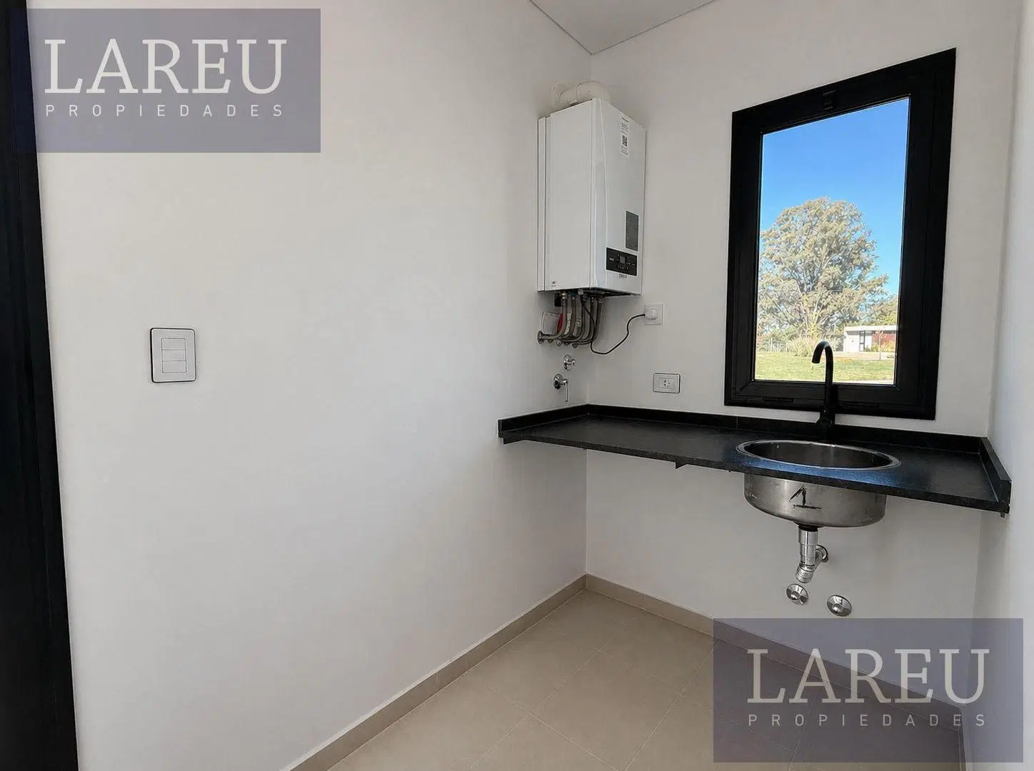 Casa en venta en el Barrio Santa Elisa, Pilar Del Este 2