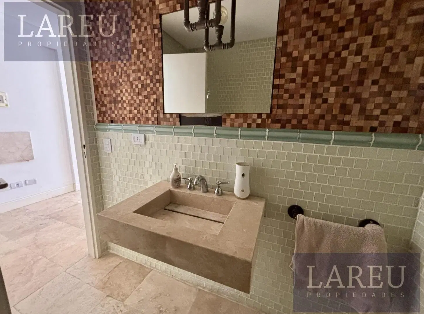 Local - AGORA III - 46 PLAZA 4