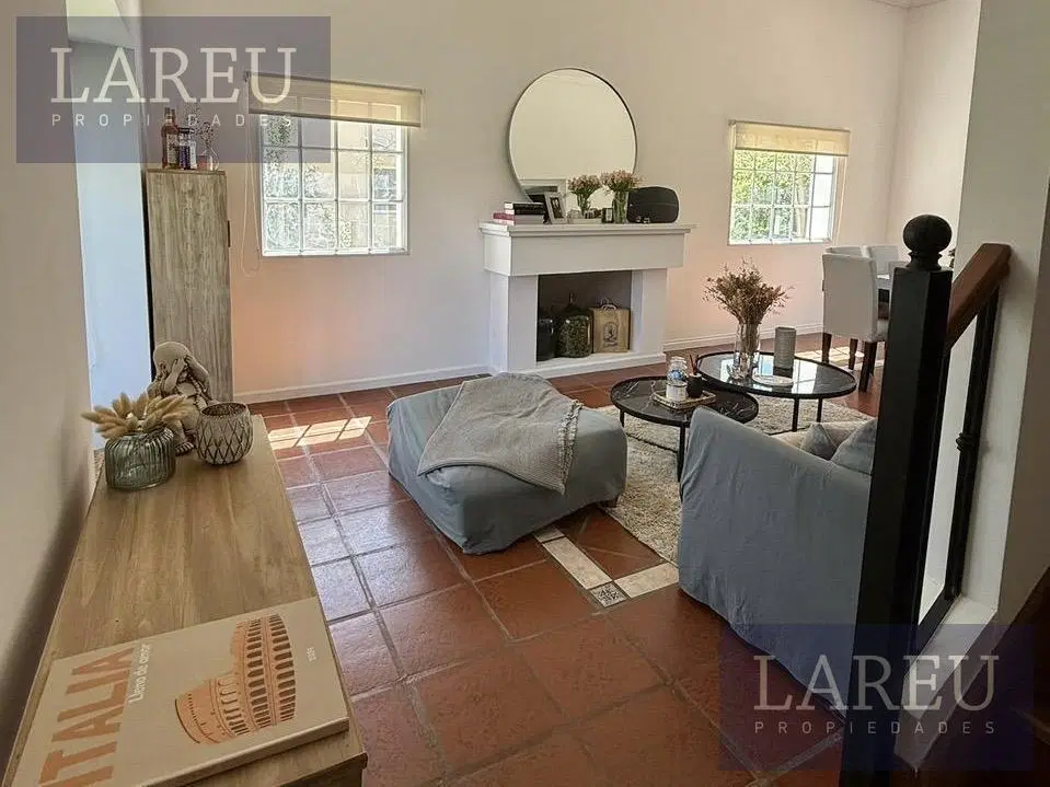 Casa en lote central en La Delfina 4
