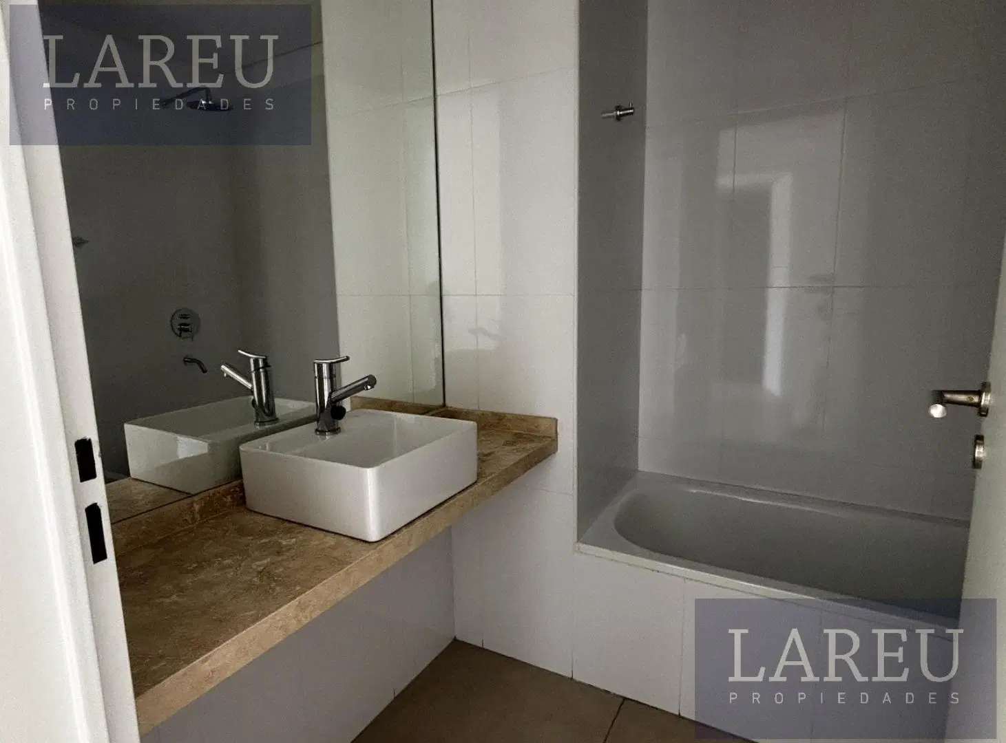 Departamento 3 ambientes en venta en 46 Plaza 4
