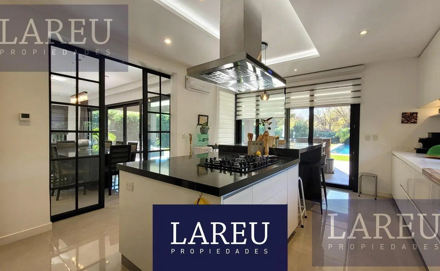 Casa en Venta con renta - Barrio Pilar Privado 2