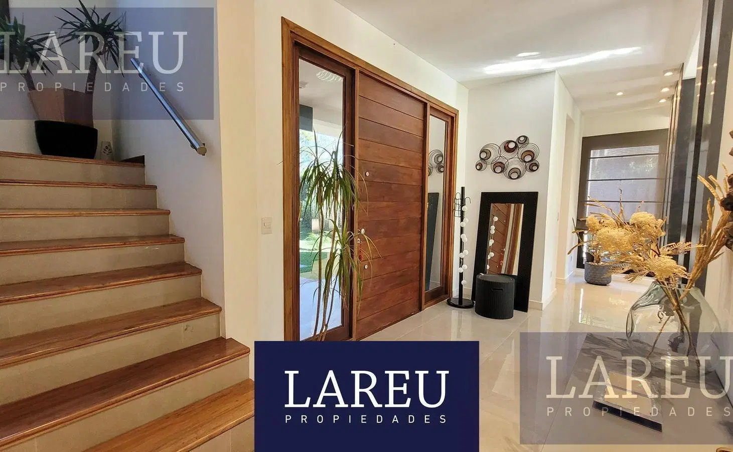 Casa en Venta con renta - Barrio Pilar Privado 5